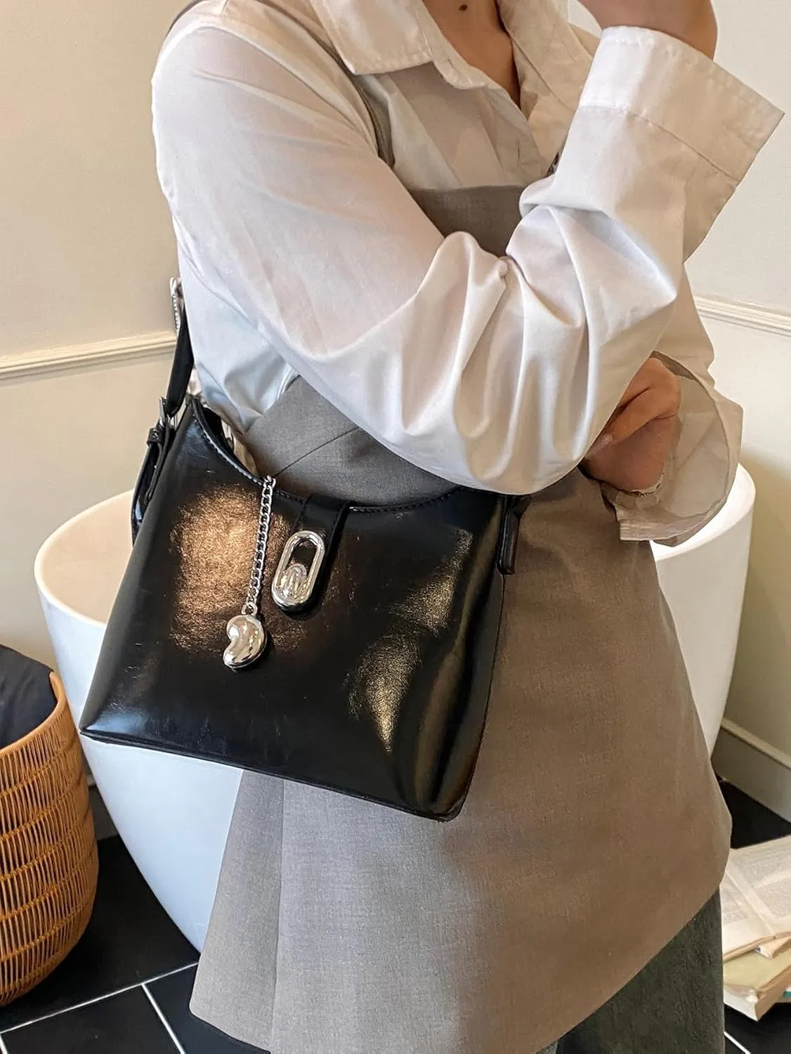 Ladies' handbag, single-shoulder bag, shoulder strap and zipper closed crossbody bag, ladies' handbag