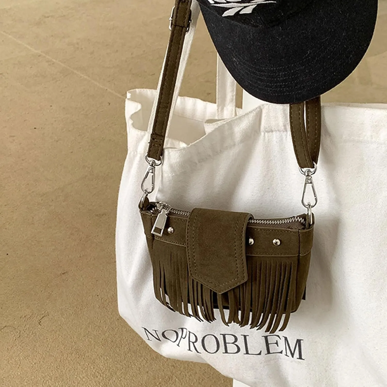 Women Shoulder Bag Retro Messengers Bag Korean Styles Shopping Bag Tassels Crossbody Bag Dating Bag for Daily