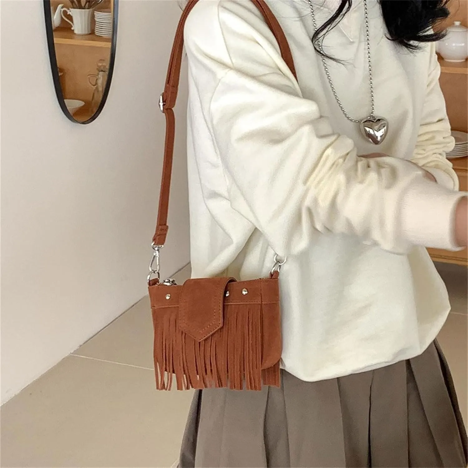 Women Shoulder Bag Retro Messengers Bag Korean Styles Shopping Bag Tassels Crossbody Bag Dating Bag for Daily